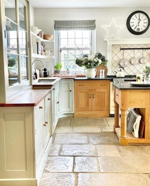 33+ Fabulous Ideas for Farmhouse Two Tone Kitchen Cabinets